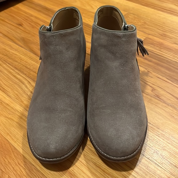 Vionic Serena Suede Bootie 9.5 Wide - Picture 6 of 9